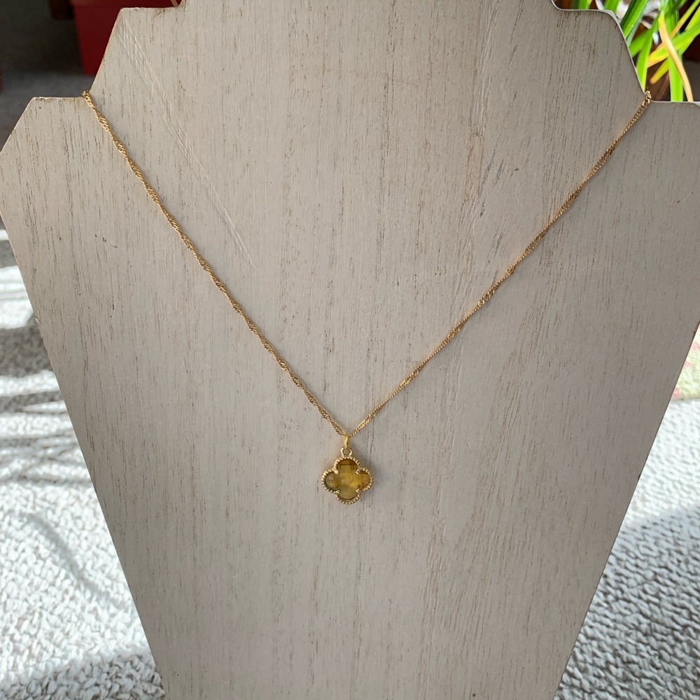 Real Citrine Gold Tone Quatrefoil Clover Pendant with Citrine Faceted Stone - Picture 6 of 9